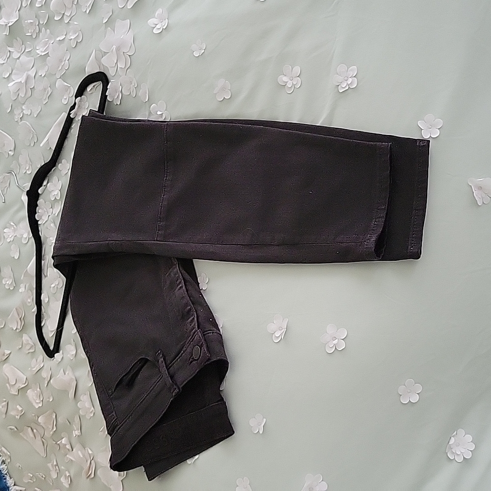 Black legging jean, a bit leather  looking. Never worn!